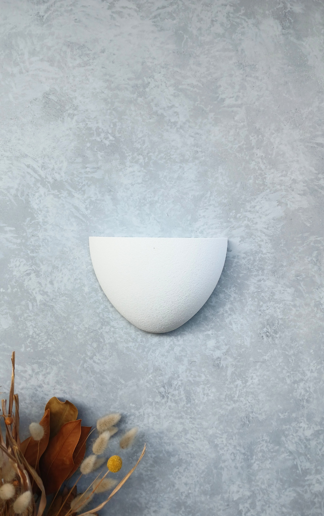 Classic White Gecko Planter, a decorative indoor plant pot for home décor lovers.